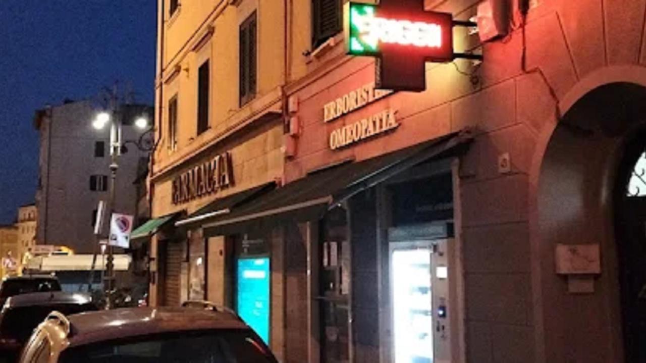 La farmacia "Dr. Max" di via de Larderel