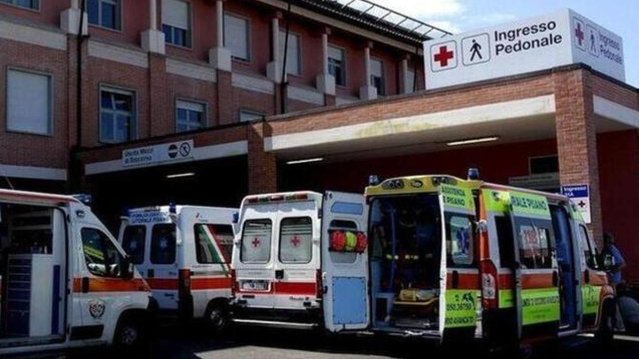 Pisa, podista in arresto cardiaco durante la maratona: i tentativi di rianimazione prima della corsa in ospedale