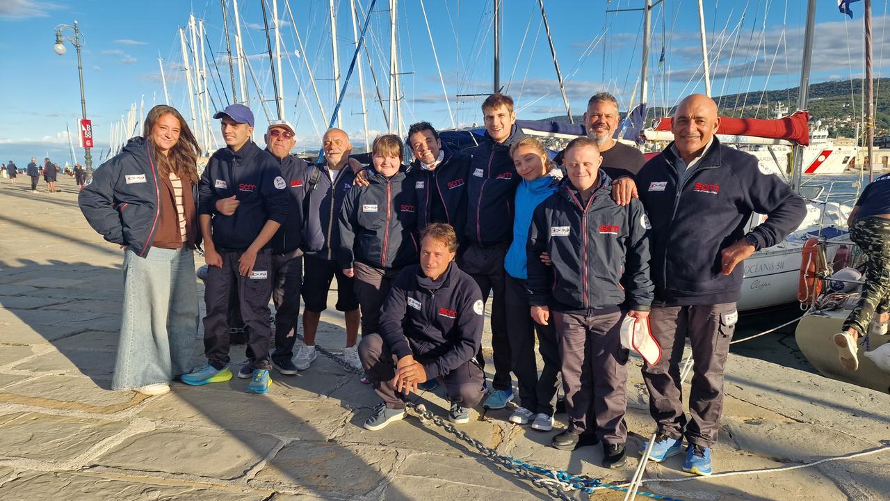 Trieste, i velisti ferraresi alla Barcolana: cinque ragazzi e gli skipper in mare