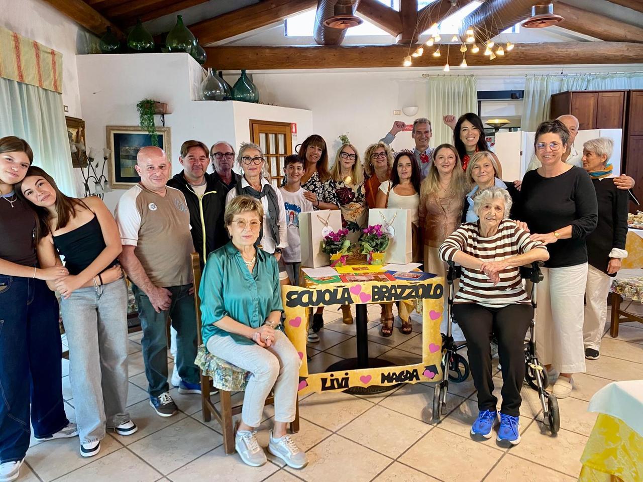 Brazzolo, festa a sorpresa per le maestre: rivedono gli alunni dopo 50 anni