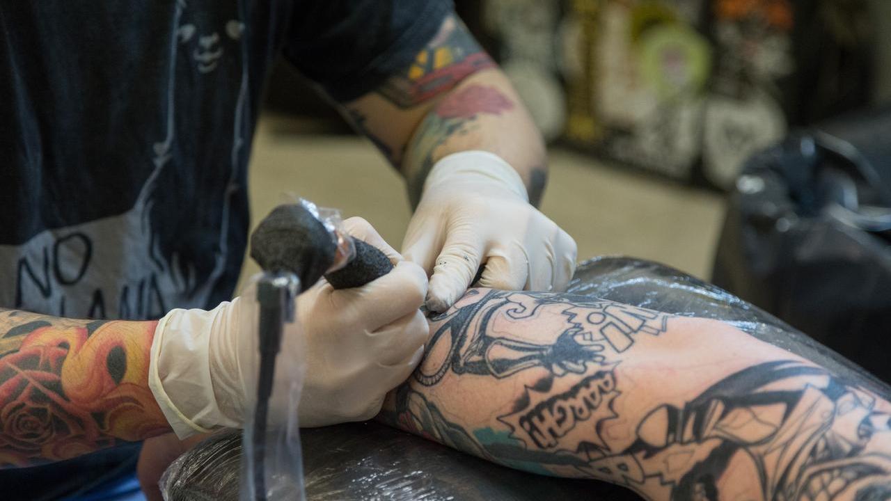 Reggio Emilia adora i tatuaggi, è boom di imprese: +239%. Nessuna provincia emiliana cresciuta così in fretta