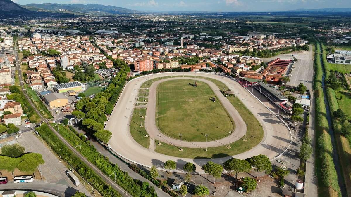 Montecatini, ultimo convegno stagionale all’ippodromo Sesana