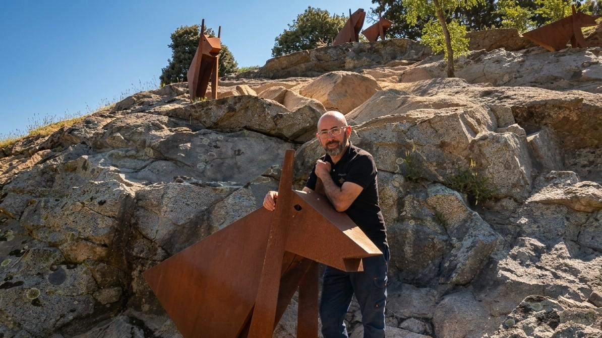 “Tràmuda” vessillo di Mamoiada: l’installazione permanente è «un omaggio al pastoralismo»