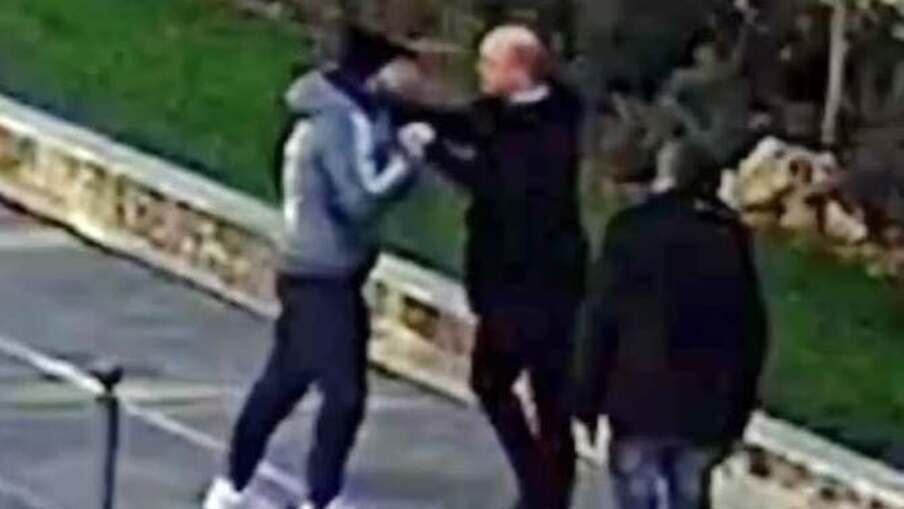 Un momento della lite ripresa dalle telecamere comunali