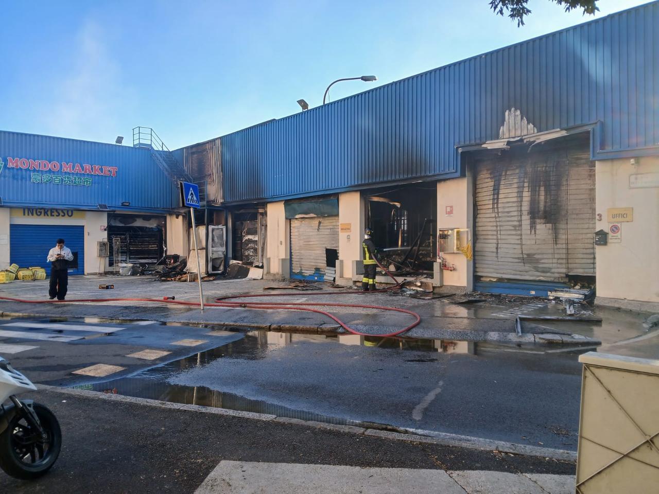 
	Il supermercato distrutto da un incendio in via Marx

