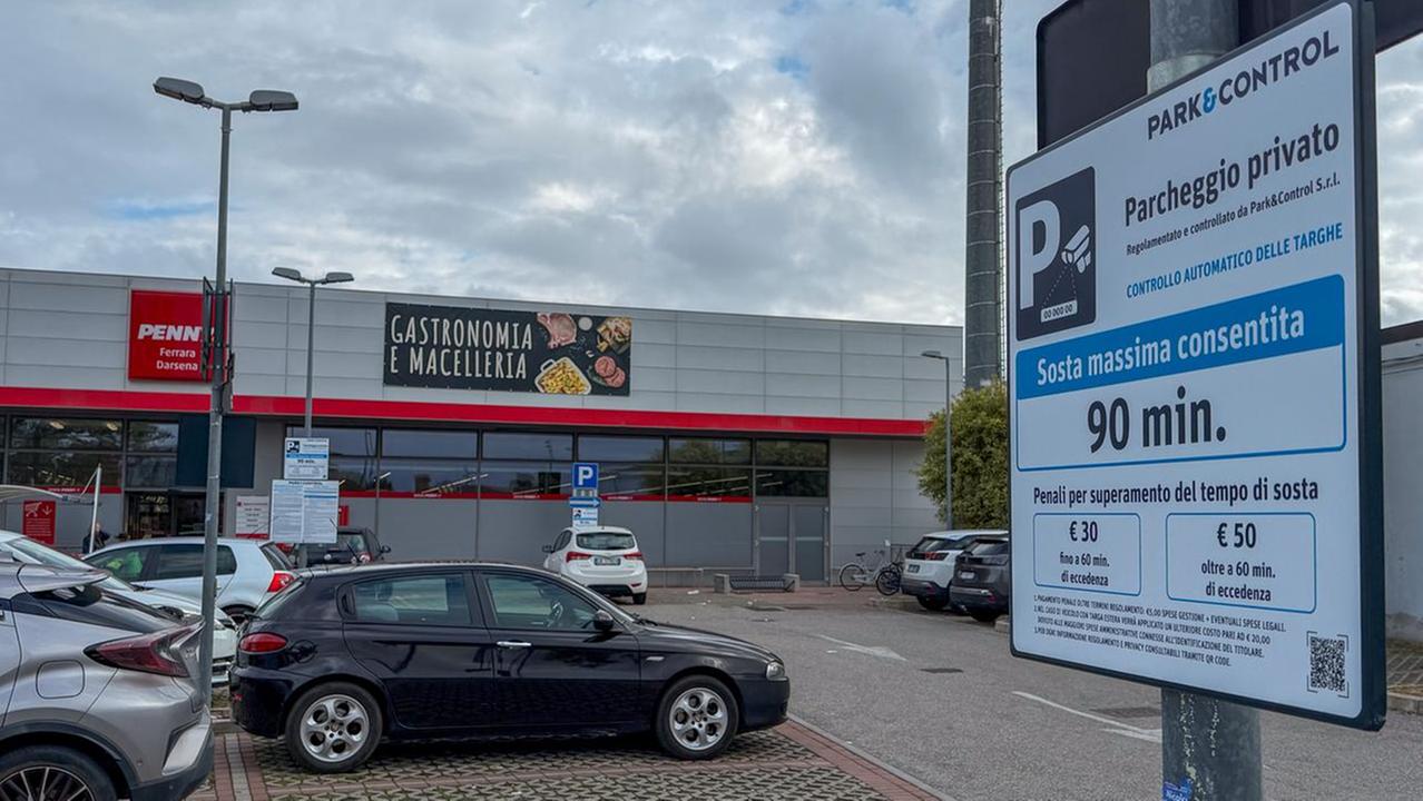 Ferrara, stop ai furbetti dei parcheggi: scatta la sosta a tempo