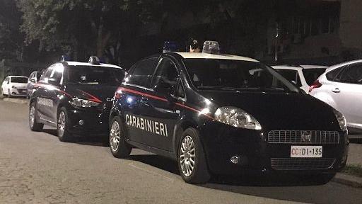 Due pattuglie dei carabinieri (foto d'archivio)