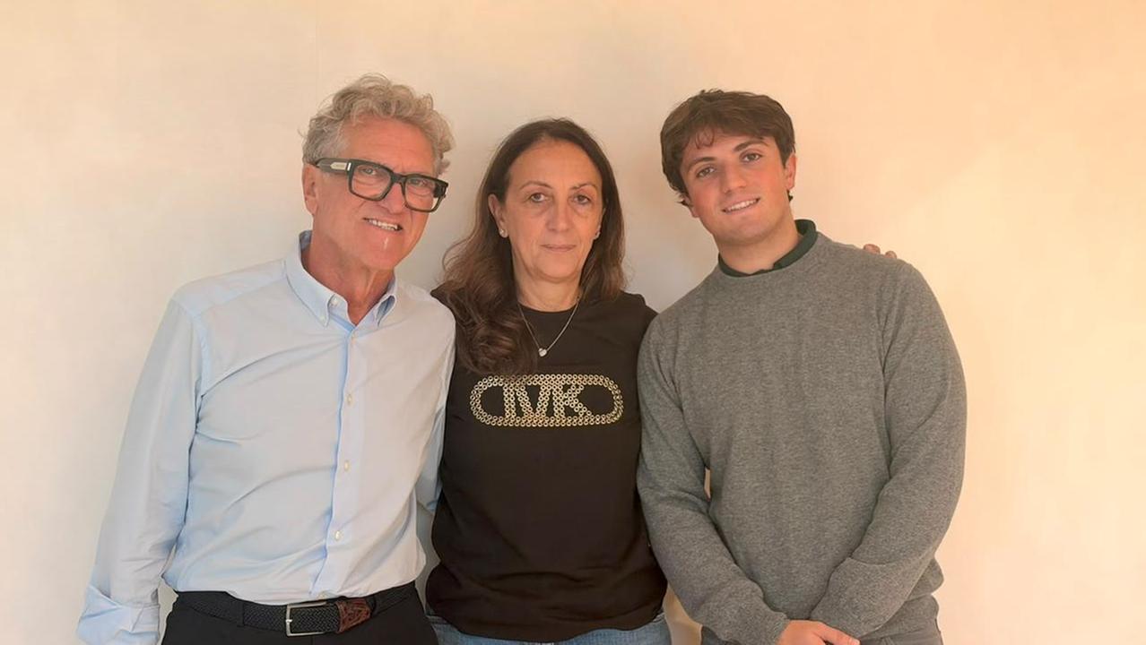 Il titolare della Controlnet insieme a Francesca Ranaldi del Centro antiviolenza La Nara
