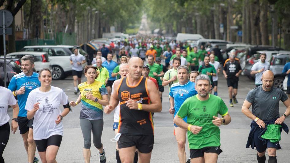 Sport, boom di praticanti ma aumentano i traumi a piedi e caviglie: i maggiori esperti a confronto a Modena