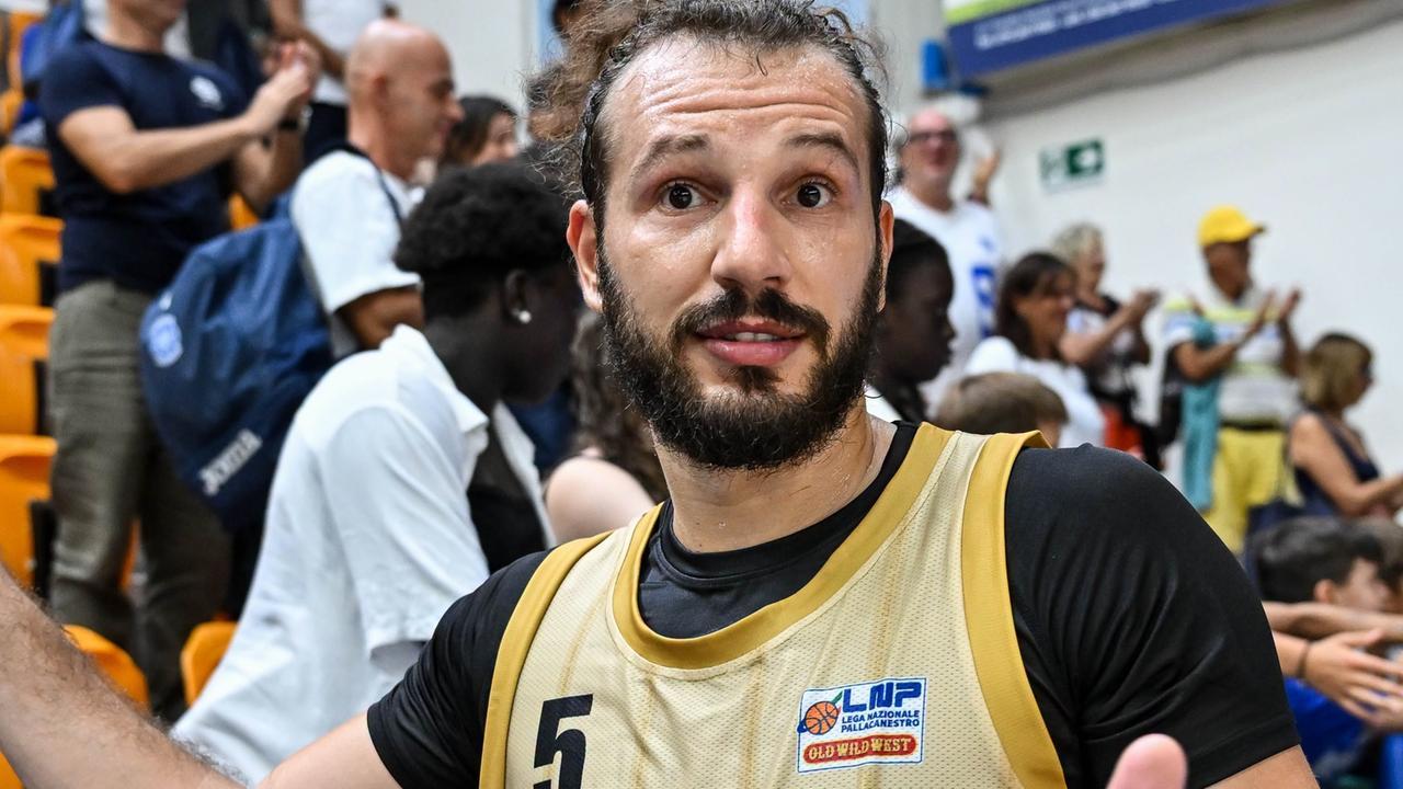 Alessandro Grande, un neopapà in campo: «Ora nasce la vera Dinamo»