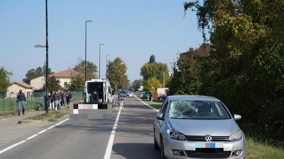 Travolto da un’auto a Cadelbosco Sotto: muore un uomo di 73 anni