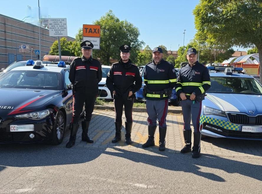 Ferrara, coppia deruba un’anziana: i carabinieri vedono tutto