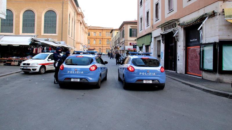 Due volanti della polizia (foto d'archivio)