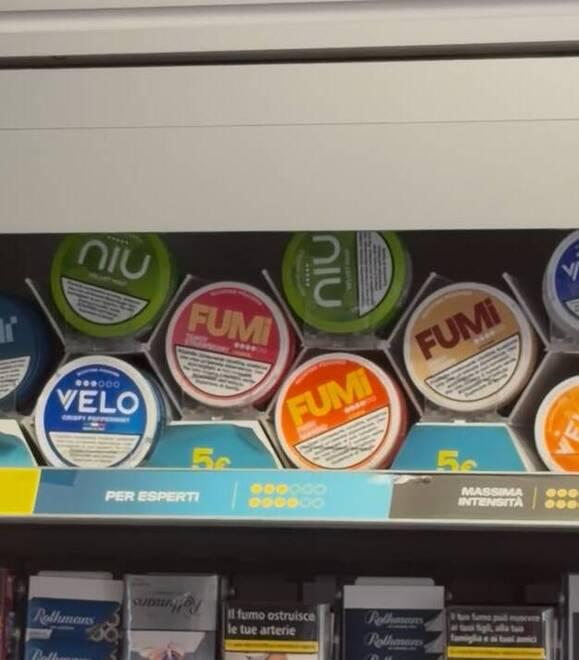Snus, sacchettini di nicotina tra le gengive: la nuova moda diffusa tra i ragazzi 