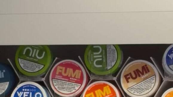 Snus, sacchettini di nicotina tra le gengive: la nuova moda diffusa tra i ragazzi