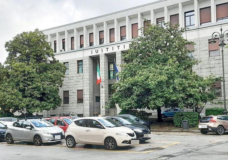 Pis, subaffitta ad altre 11 persone ma lo sfratto viene rimandato<br>
