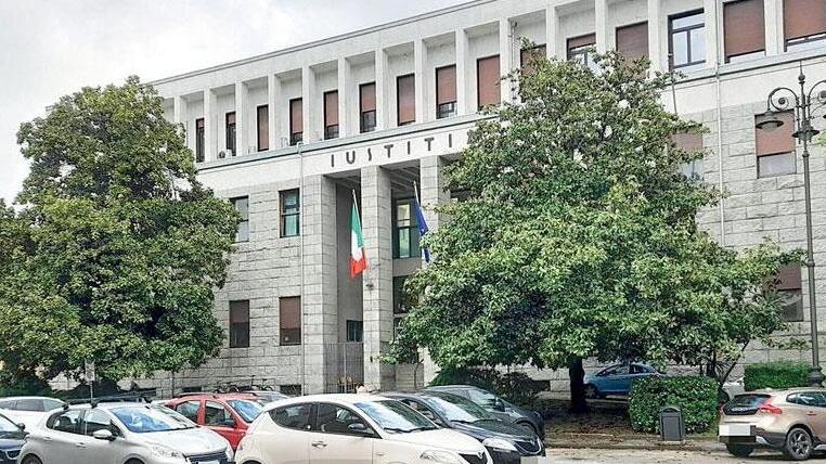 Pis, subaffitta ad altre 11 persone ma lo sfratto viene rimandato<br>