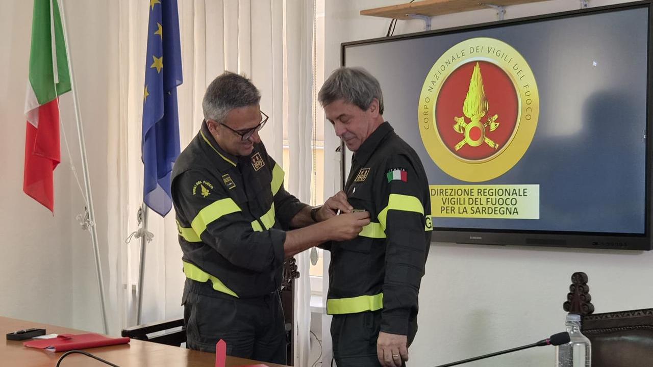 Nella foto a sinistra il direttore regionale uscente dei Vvf Nicola Micele, a destra il subentrante Francesco Orrú