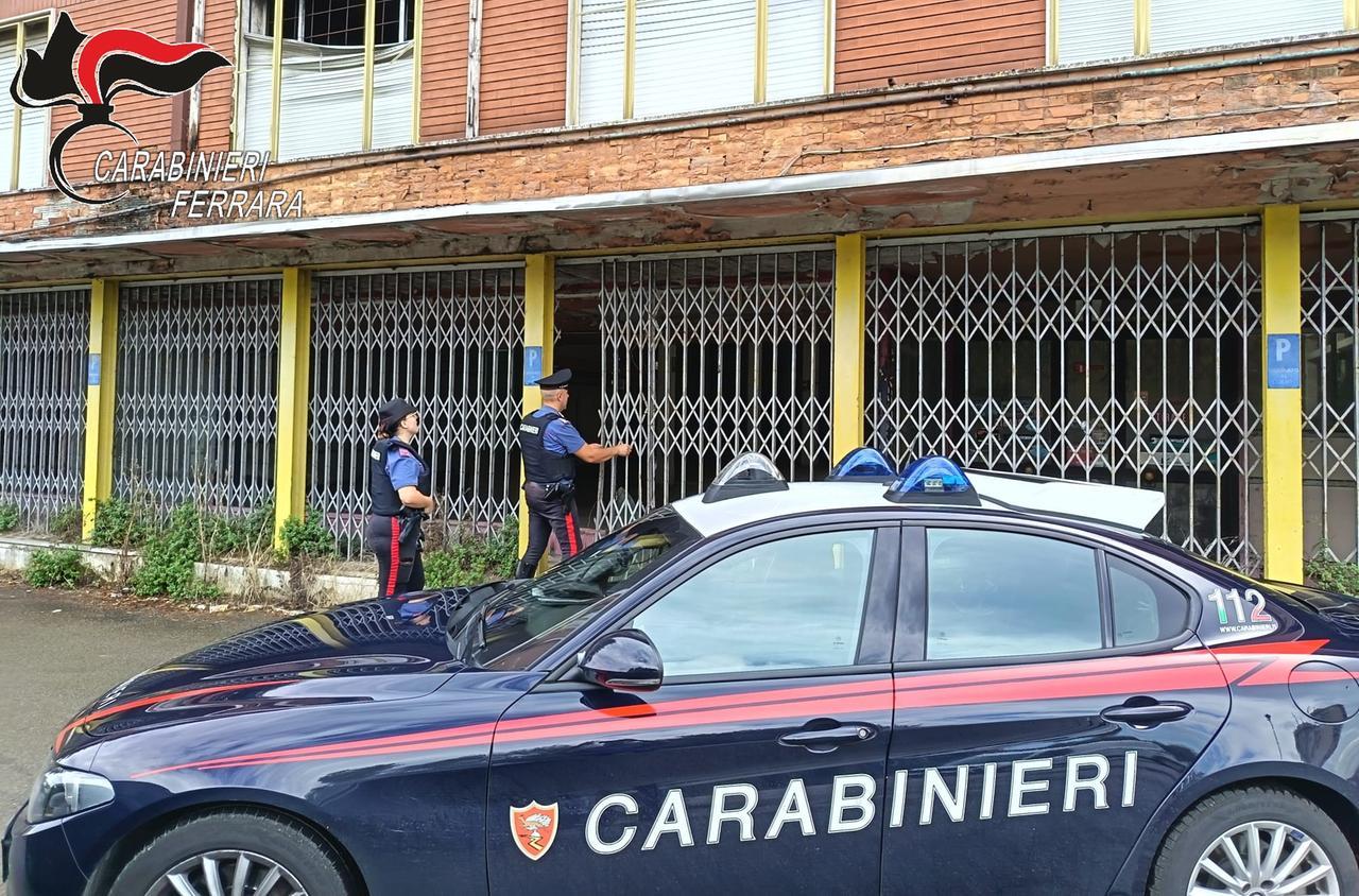 Cento, chiede aiuto dopo l’aggressione nell’ex vetreria: soccorso da un passante