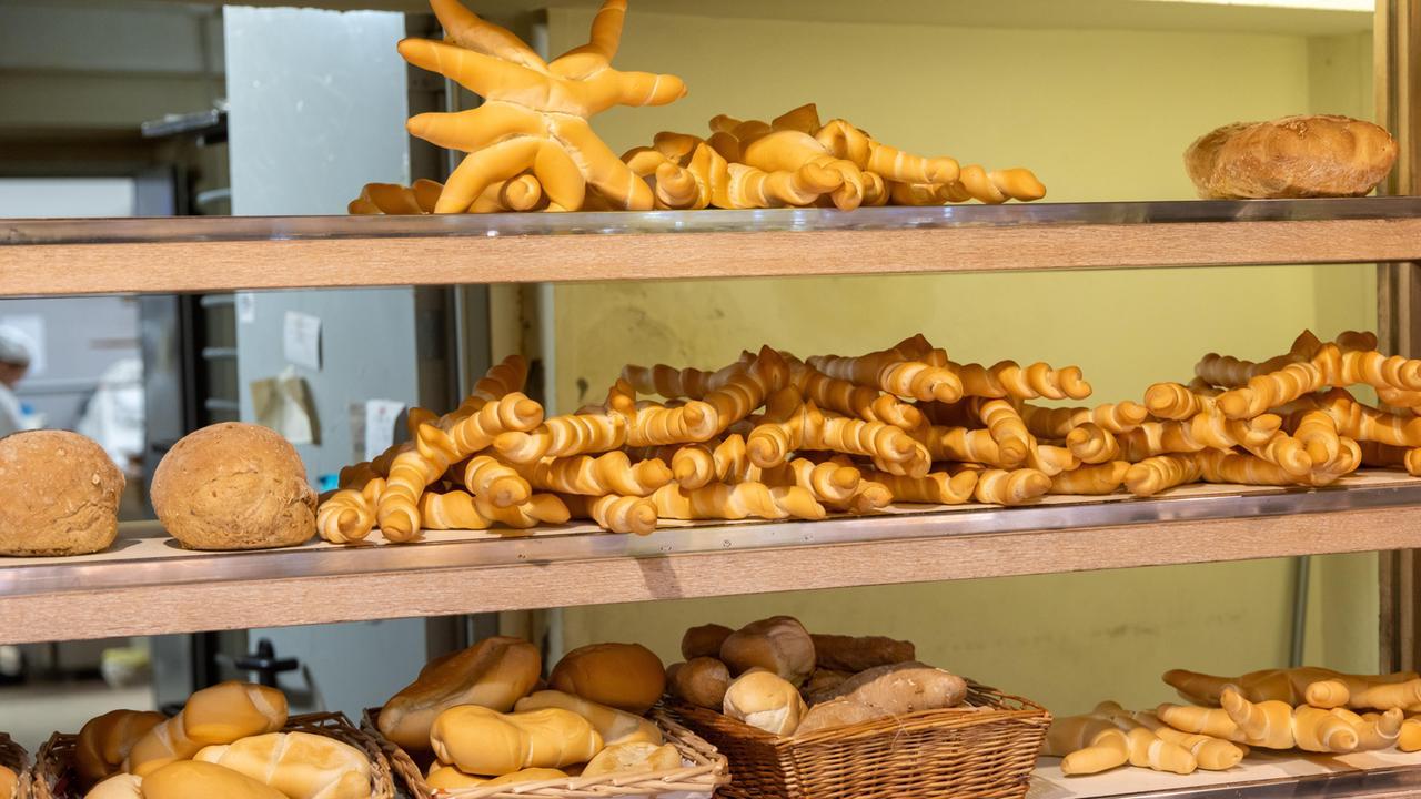Giornata Mondiale del Pane, i fornai offrono i propri prodotti sul sagrato del Duomo di Ferrara