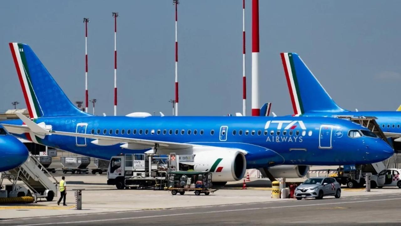 Caos nei cieli italiani, ritardi e cancellazioni di voli anche negli scali sardi – La situazione