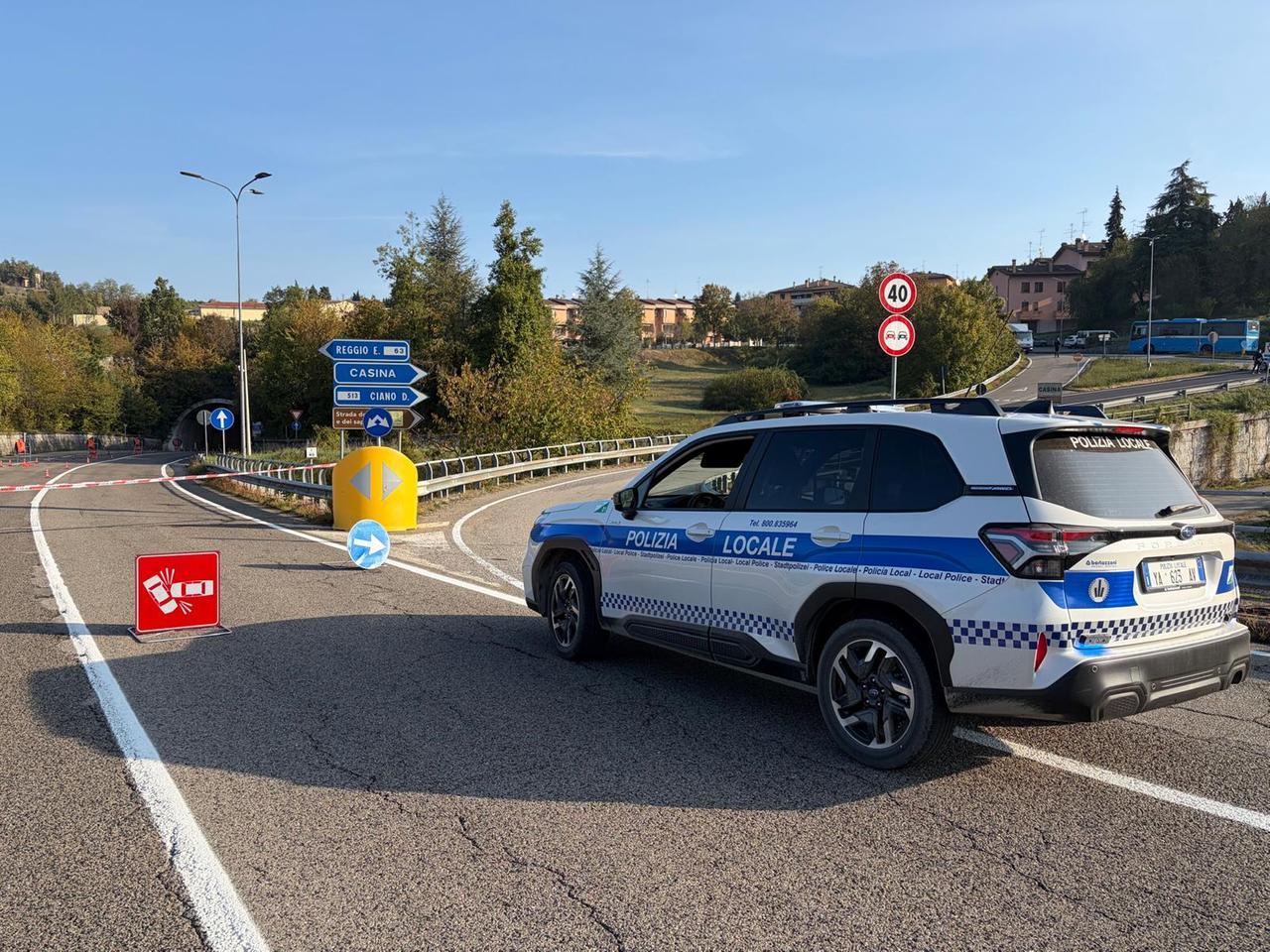 Incidente sulla Statale 63, scontro tra più auto sotto la galleria. Elisoccorso in azione