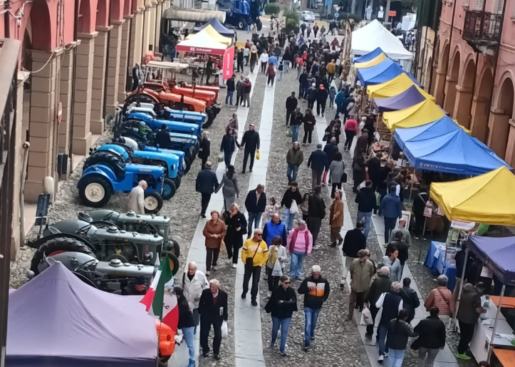 Correggio, torna l’Antica Fiera di San Luca: pane cotto a legna, pigiatura dell’uva e Parmigiano Reggiano fatto dal vivo