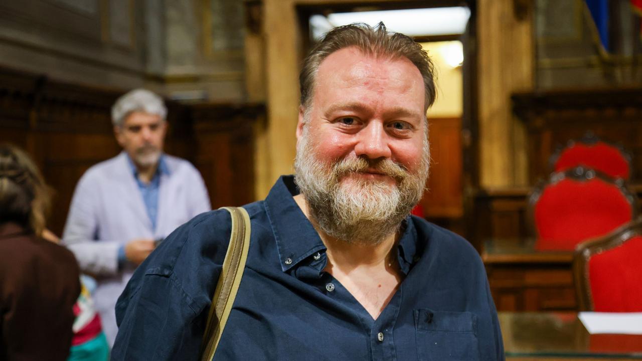 Adolescenti a disagio con il proprio corpo, il prof chiama e Stefano Fresi va in soccorso: «Vengo a parlare con gli studenti»
