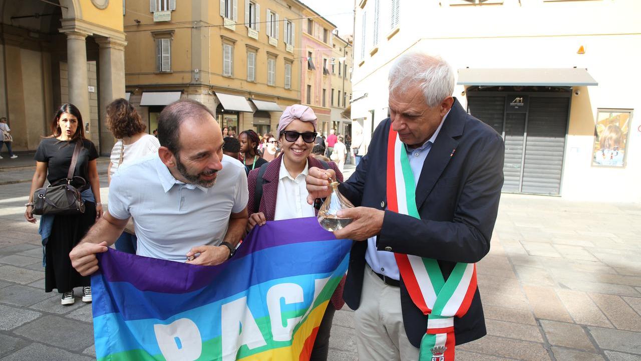 Caso Reggio Children, il Pd difende Massari: «Si è scusato, il caso è chiuso. Dalla destra solo sciacallaggio»