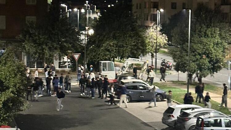 Una delle serate in piazza Iotti nella foto scattata dai residenti
