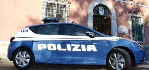 Carrara, insegue per strada l'ex fidanzata: lei si rifugia in un bar e poi lo fa arrestare