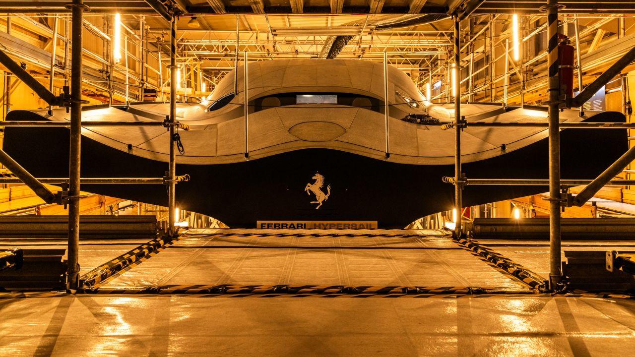 L’avveniristica barca che sta costruendo Ferrari tra Pisa e Livorno