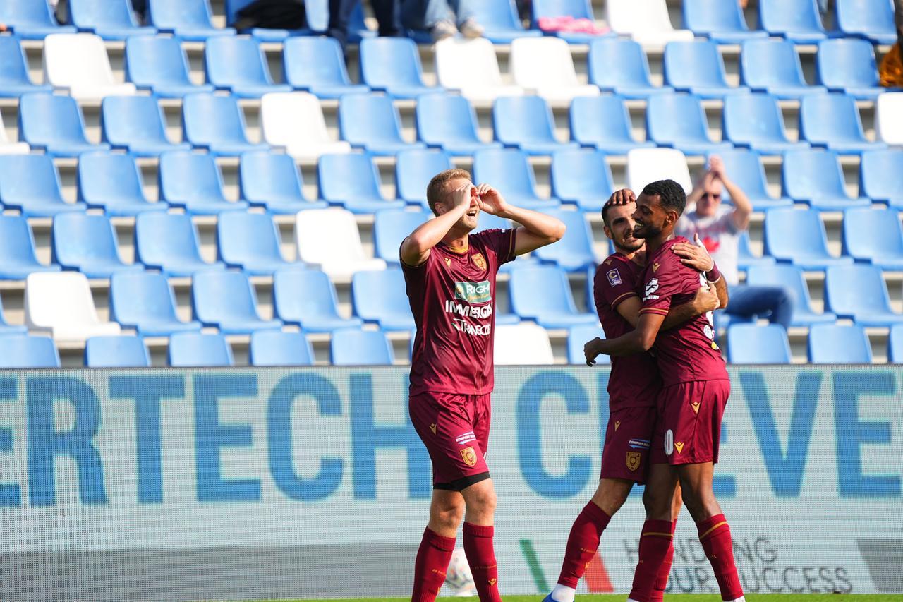 La Reggiana torna alla vittoria, i gol di Sipos e Portanova piegano la Torres: rivivi la cronaca della partita