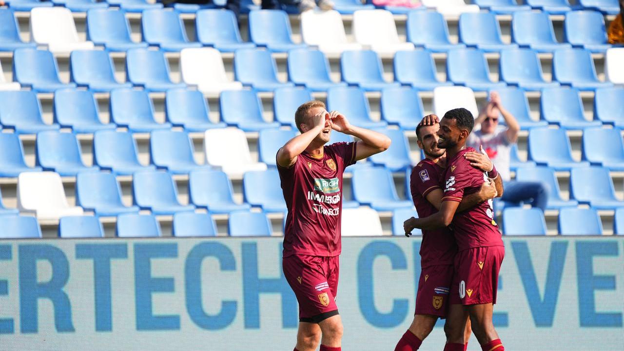 La Reggiana torna alla vittoria, i gol di Sipos e Portanova piegano la Torres: rivivi la cronaca della partita