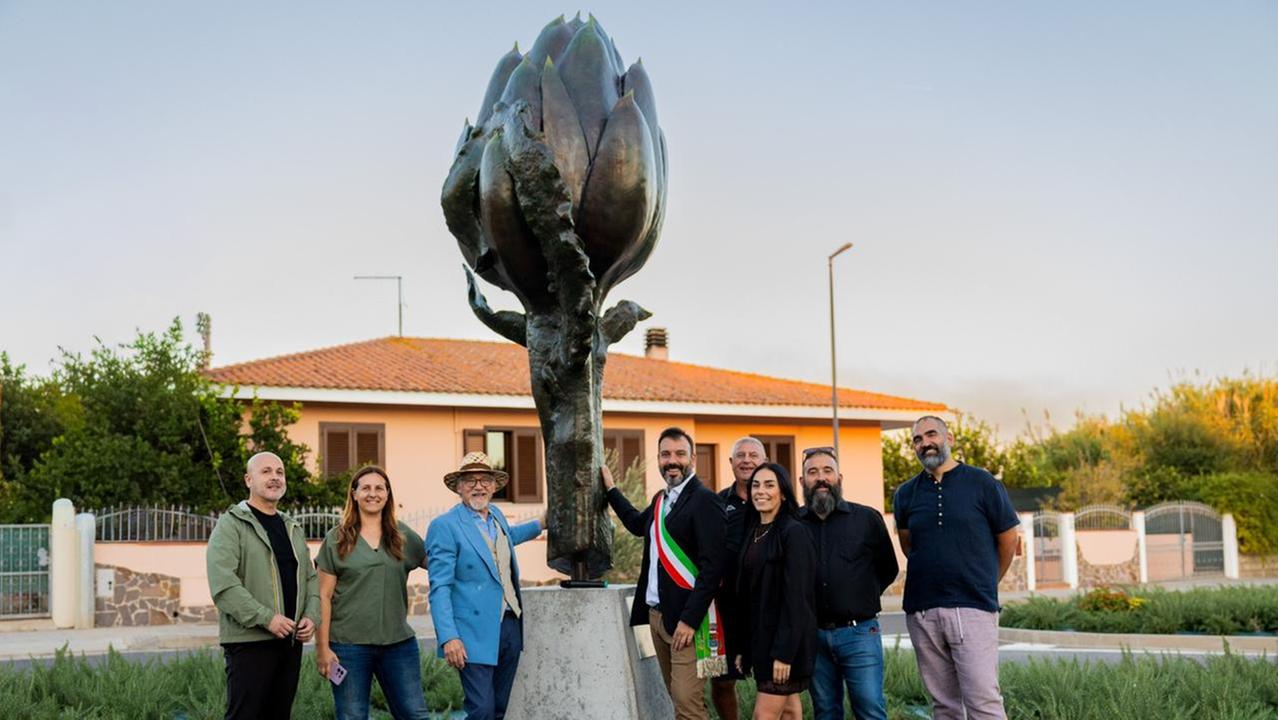 Per celebrare la storia del paese spunta un carciofo monumentale: ecco dove