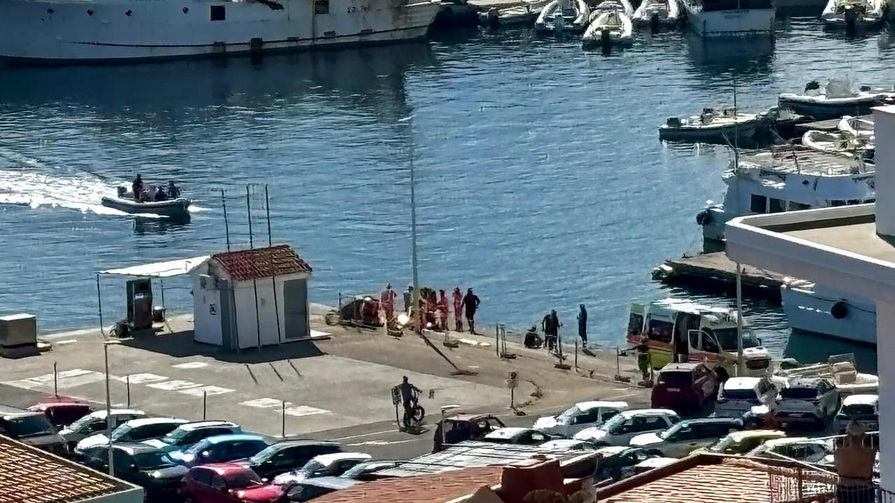 Tragedia a Cala Mariolu, si accascia per un malore e muore – Chi era la vittima