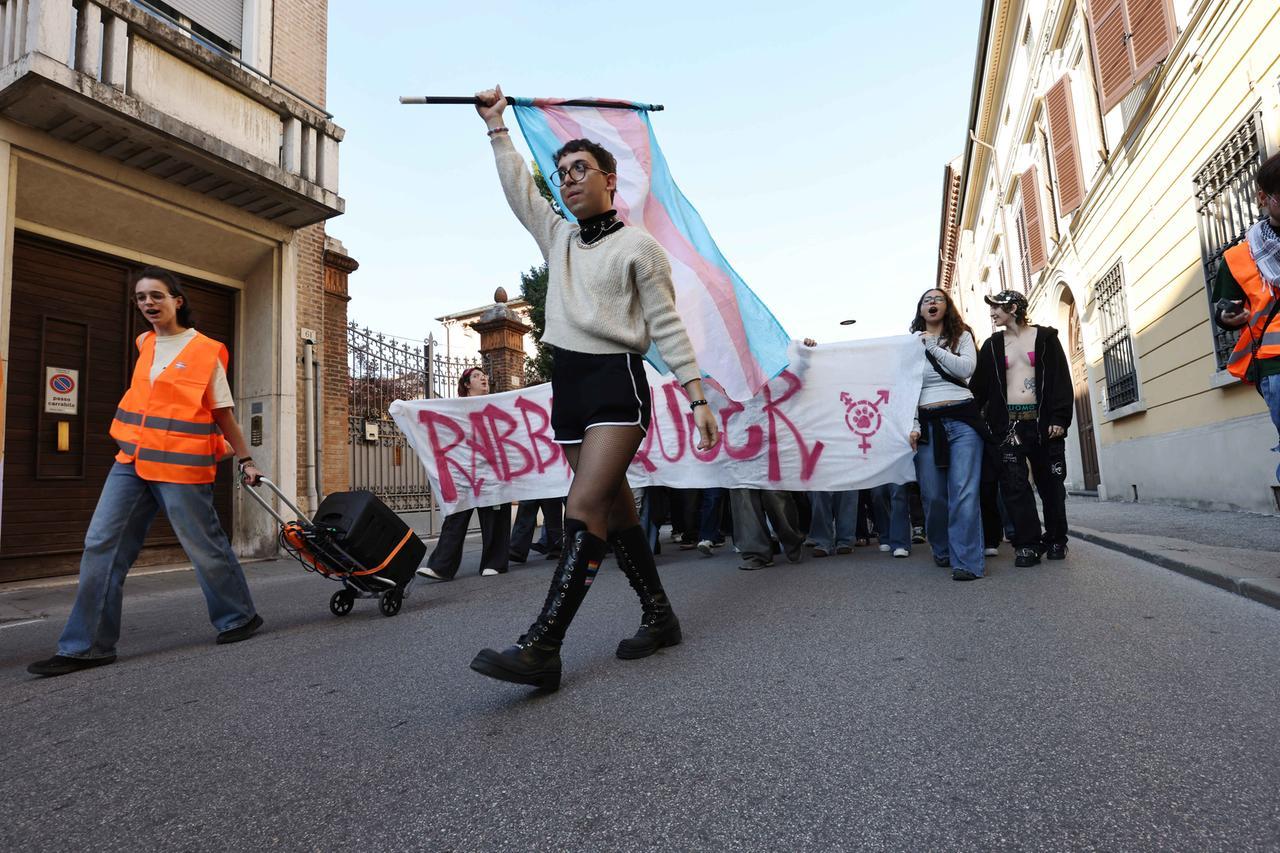 Ferrara Pride, cento in corteo per i diritti Lgbtqia+