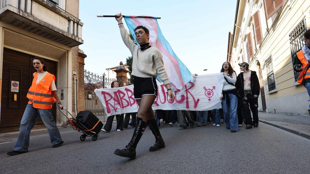 Ferrara Pride, cento in corteo per i diritti Lgbtqia+