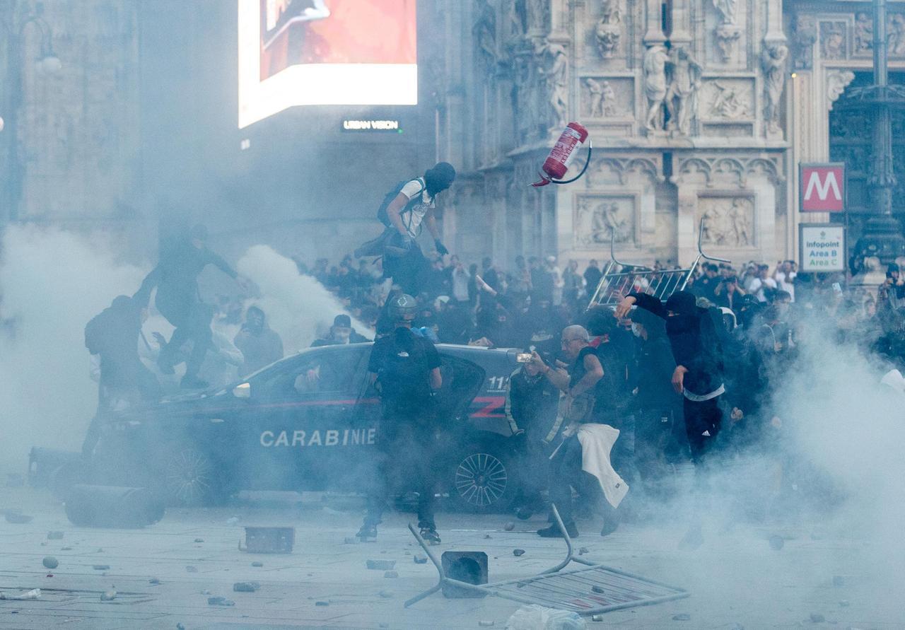 
	Gli scontri a Milano durante la protesta contro il carovita

