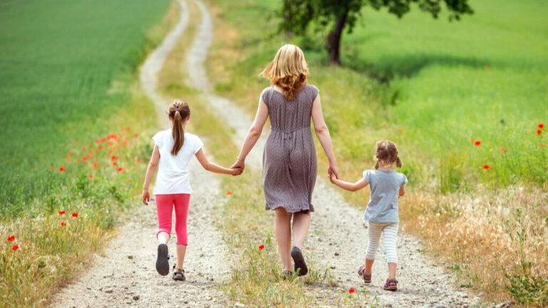 Bonus mamme 2026, l’importo è più alto: a chi spetta e come fare domanda – La guida