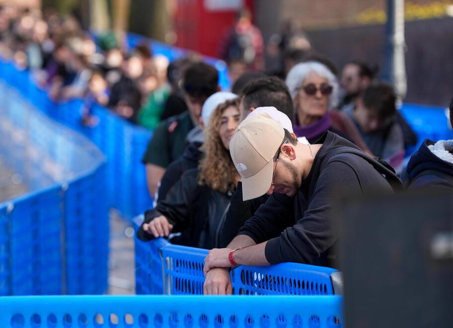 
	Visitatori in fila per entrare nei padiglioni durante la scorsa edizione del Lucca Comics (foto Nucci)

