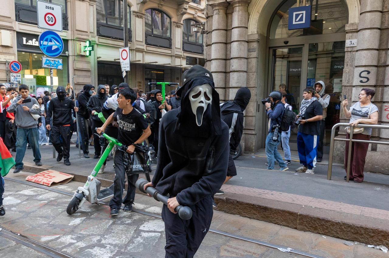 Guerriglia urbana, la violenza corre sui social: ecco come vengono reclutati i giovani arrestati e denunciati