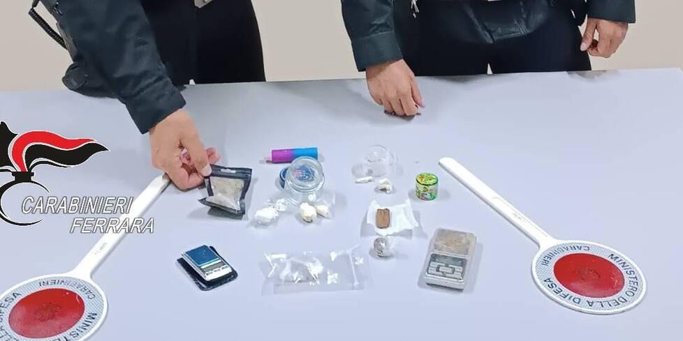 Copparo, 70 grammi di hashish e cocaina in casa: arrestata una 34enne