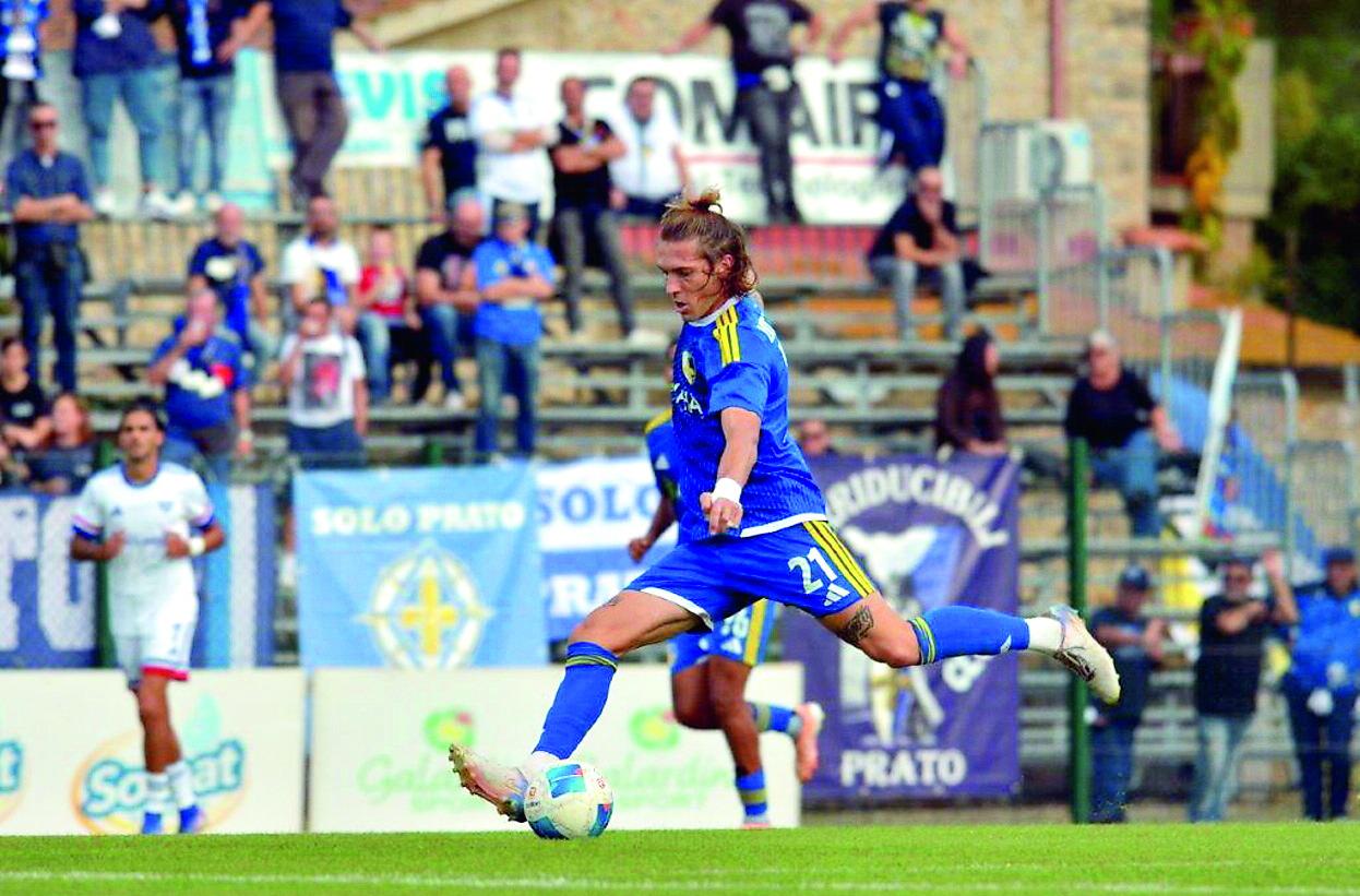 
	Lattarulo al tiro durante Follonica-Gavorrano Prato (foto Giancarlo Grassi)

