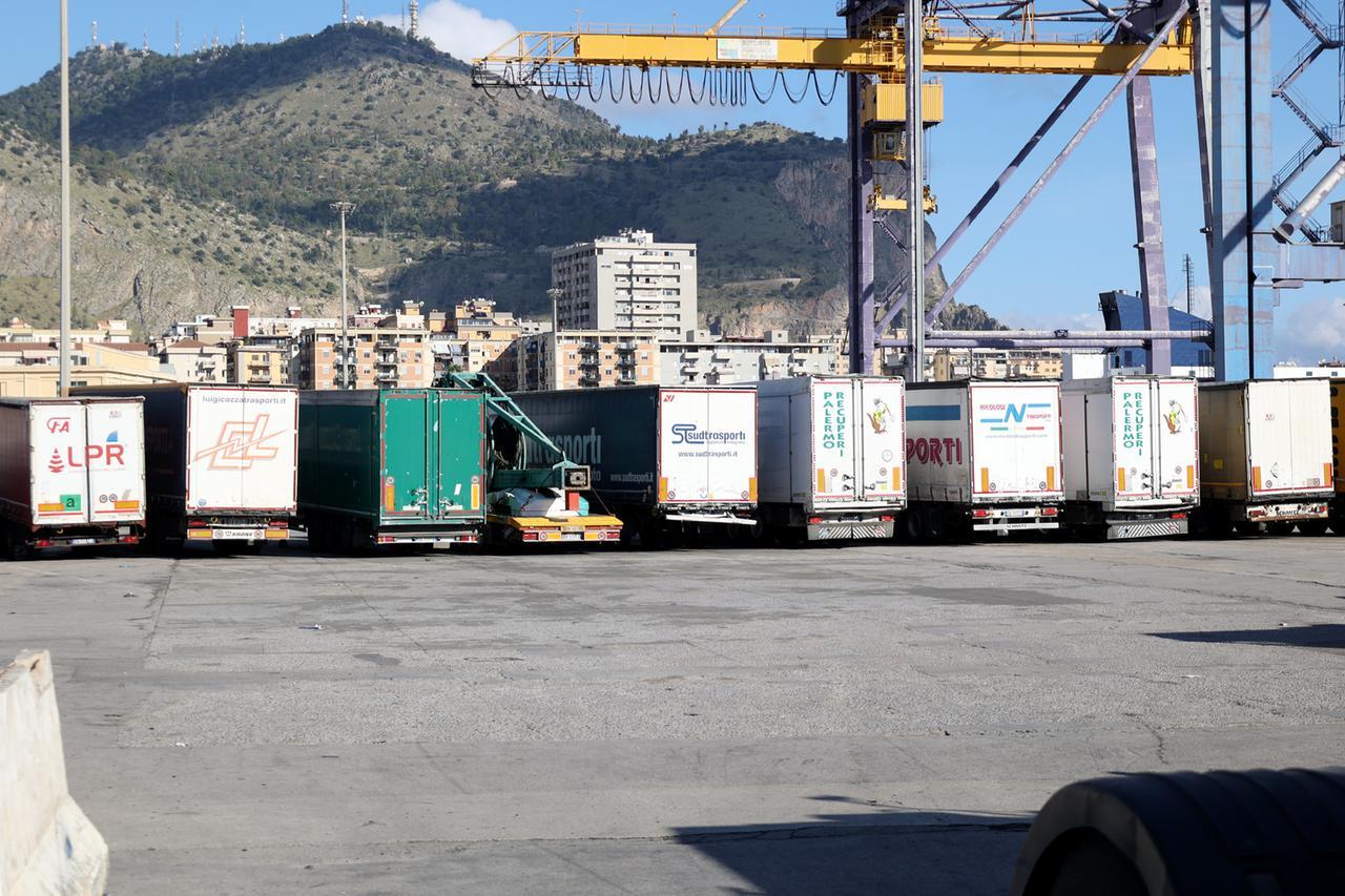 Protesta dei tir, carburanti e prodotti freschi a rischio: le regioni dove pesano i blocchi