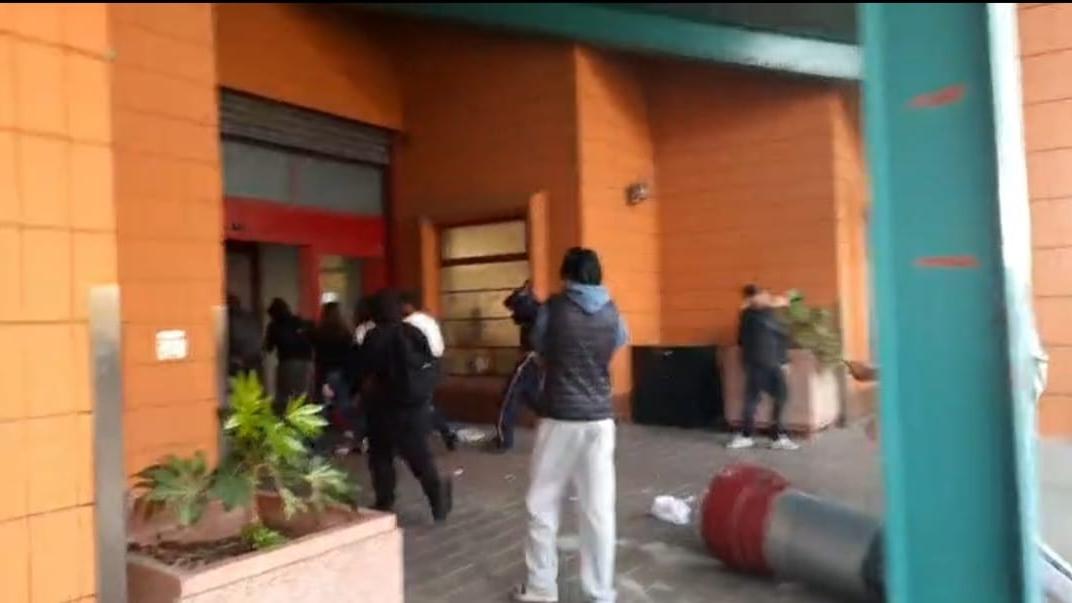 Proteste studentesche, nuove manifestazioni a Guastalla: tensioni al centro commerciale. Cosa dice il Comune