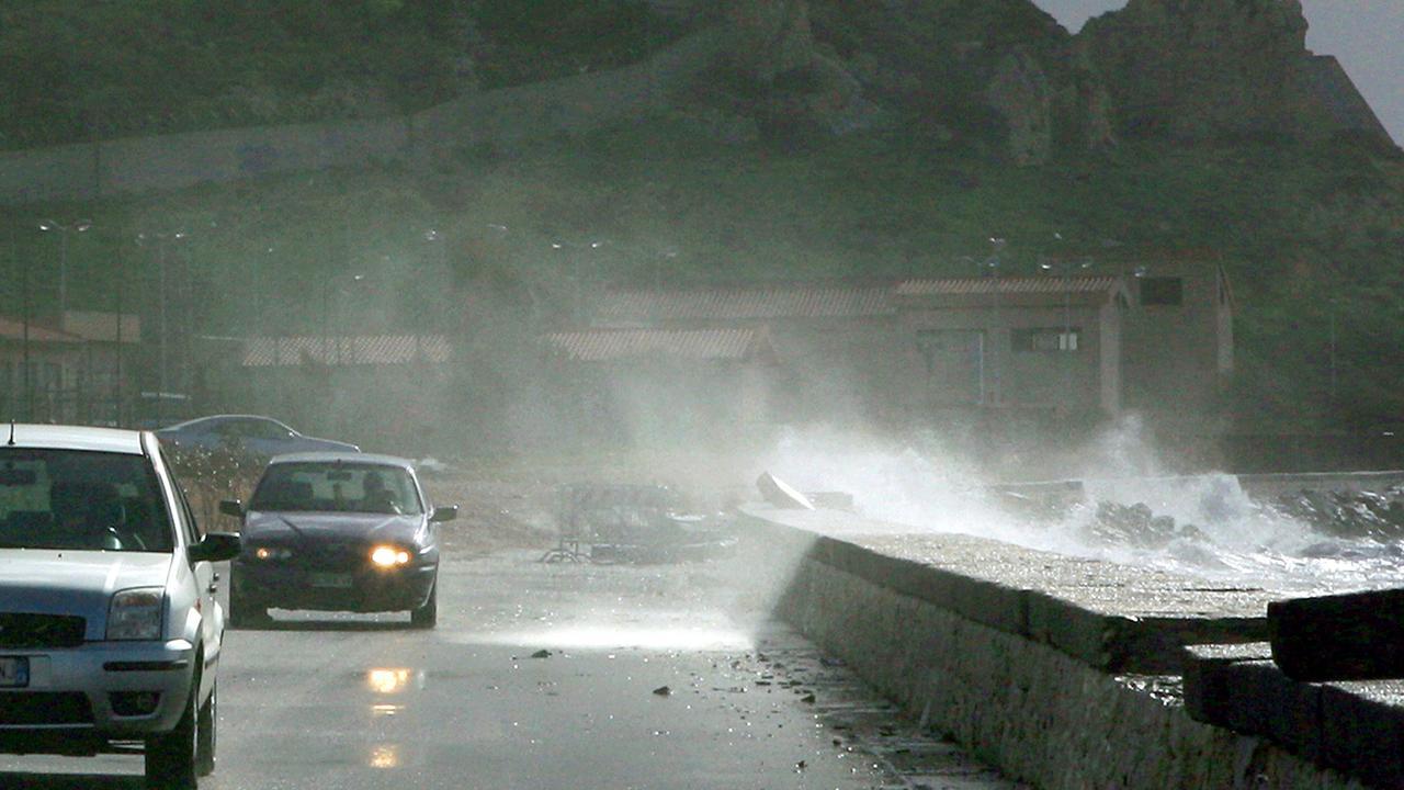 Meteo, sull’isola arriva il maltempo: venti in rinforzo e mare mosso – Il bollettino dell’Arpas