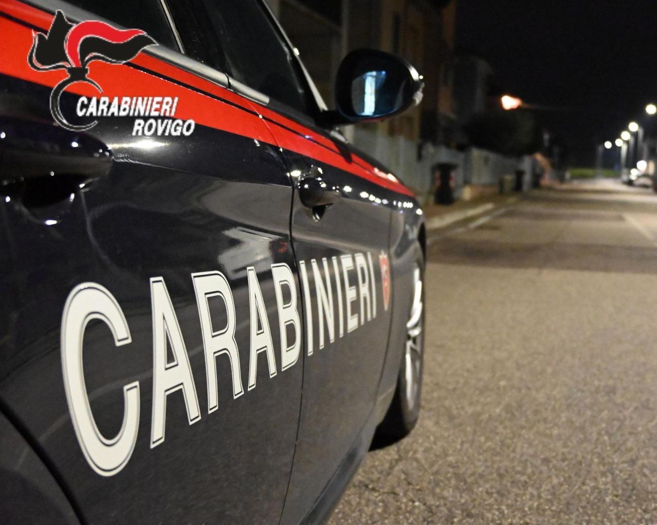 Occhiobello, un manganello con scritte fasciste: denunciato un 20enne