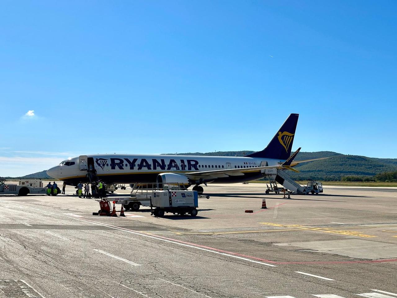 Ryanair taglia 13 aeroporti, ma cresce in Italia: dove spariscono i voli e dove arrivano nuove rotte