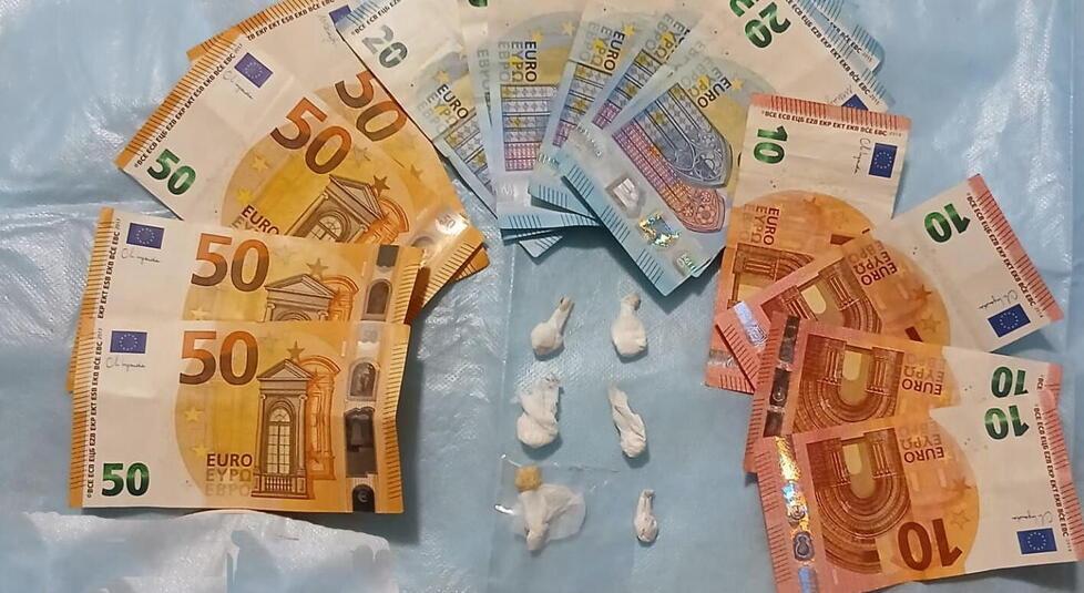 
	I soldi sequestrati dalla polizia

